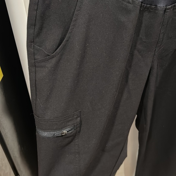 Figs Black maternity scrubs - Picture 10 of 16